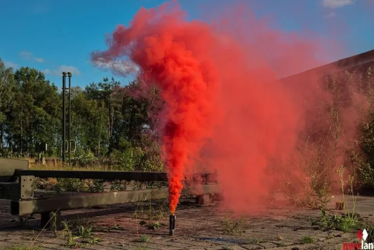 BATTLESMOKE 38 mit Reißzünder 80s, Rot