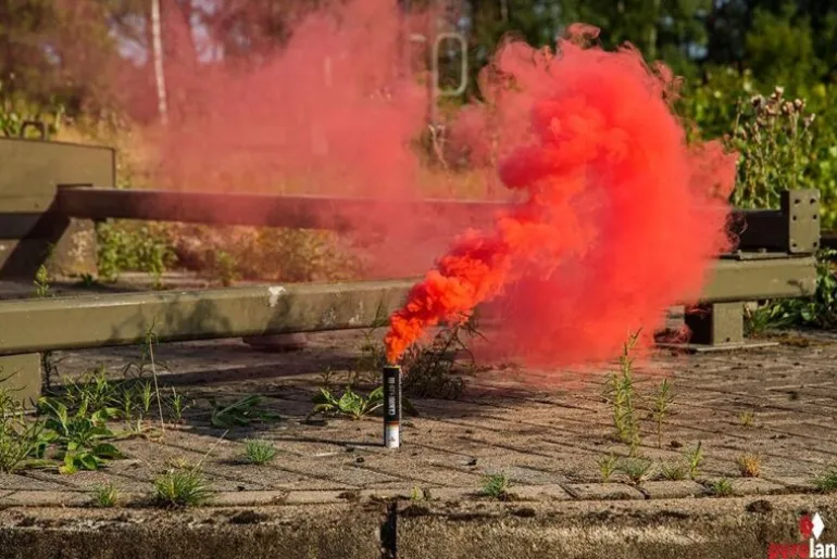 CamouFLAG III mit Reißzünder 90s, Schwarz zu Rot zu Gelb