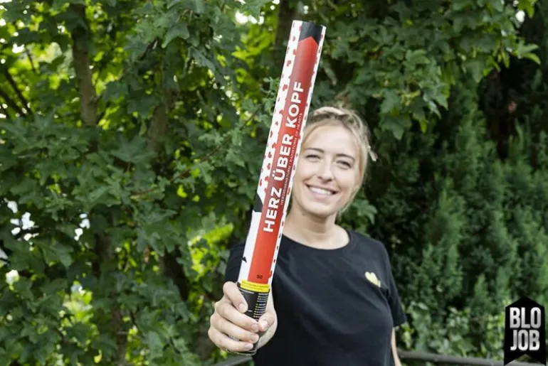 Herz über Kopf 50cm Papierflitter weiß-pink-rot Herzen